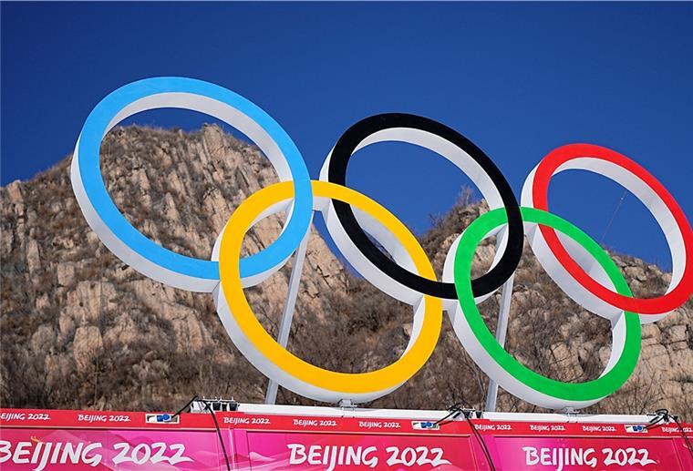 Zweiter Corona-Fall beim deutschen Olympia-Team Im Zielbereich der Ski-alpin-Strecke im Nationalen Ski-Alpin-Zentrum sind die olympischen Ringe angebracht.