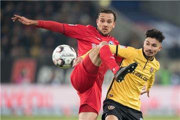 Im Dresdener Rudolf-Harbig-Stadion spielte der gebürtige Nordenhamer Osman Atilgan (rechts) zum ersten Mal von Anfang an in der 2. Fußball-Bundesliga. Er erzielte gegen Arminia Bielefeld sogar das 1:0.