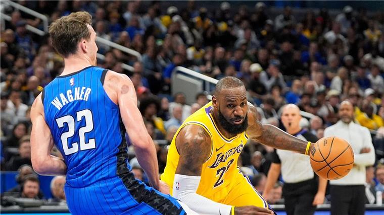 Plötzlich fünf Titelanwärter: Deutsche mischen die NBA auf Im Duell mit den ganz Großen wie LeBron James: Franz Wagner.