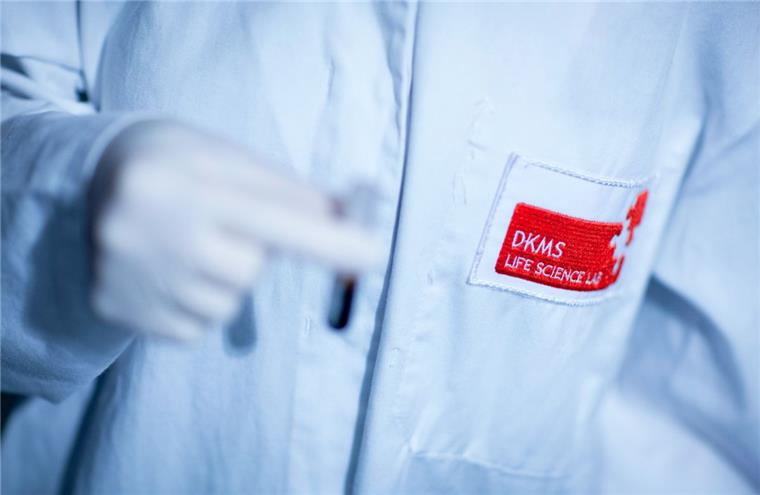 Riesige Solidarität mit Kranken in Bremerhaven und Cuxland Im Einsatz für die DKMS: In Bremerhaven werden bei einer Typisierungsaktion neue potenzielle Stammzellenspender gesucht.