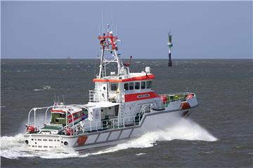 Im Einsatz für einen schwer erkrankten Seemann vor Cuxhaven: der Seenotrettungskreuzer "Anneliese Kramer".