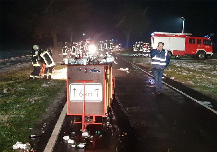 Auto kracht im Emsland in Boßel-Gruppe Im Emsland ist ein Autofahrer in eine Boßel-Gruppe gefahren. Die Polizei geht von einem Unfall aus.