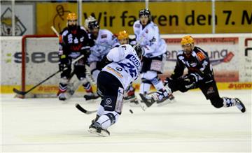 Im entscheidenden siebten Spiel im Playoff-Viertelfinale gegen die  Dresdener Eislöwen kassierten die Fischtown Pinguins eine bittere Niederlage. Foto Scheschonka