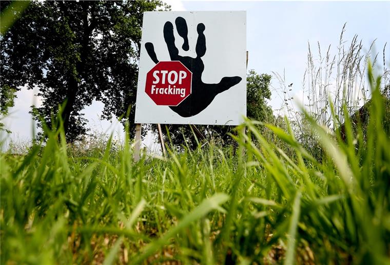Im Erdgasfördergebiet im Süden des Landkreises Rotenburg kommt es zuweilen zu Erdbeben. Teile der Bevölkerung protestieren gegen die Förderung per Fracking.