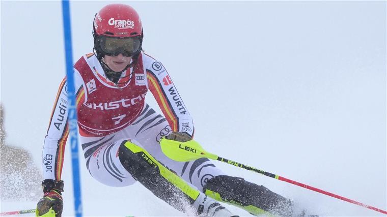 Im ersten Lauf hatte Lena Dürr noch die richtige Startnummer am Leib.