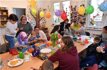 Im Familienzentrum im Leher Klushof-Viertel brummts jeden Tag, auch hier werden vor allem Kinder aus Migrantenfamilien und deren Mütter betreut und beraten. Foto Scheschonka