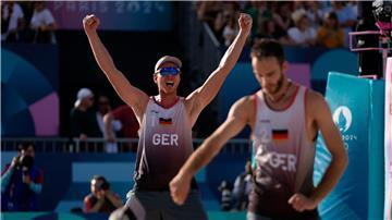 Im Finale treffen die Deutschen Nils Ehlers (l) und Clemens Wickler auf den großen Favoriten.
