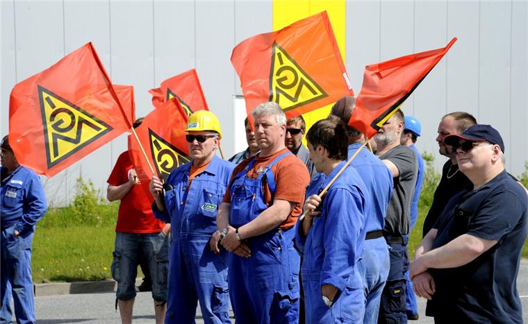 Im Fischereihafen versammelten sich die Handwerker, ab 12 Uhr lag die Produktion lahm.