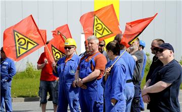 Im Fischereihafen versammelten sich die Handwerker, ab 12 Uhr lag die Produktion lahm.