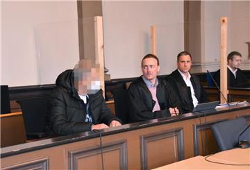 Im Fischerhuder Doppelmord-Prozess haben die Verteidiger des 65-jährigen Angeklagten (links) Revision eingelegt. 