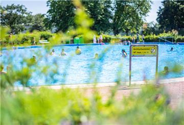 Im Freibad Grünhöfe (im Bild) und im Bad 1 werden während der Sommerferien besondere Aktionen angeboten.