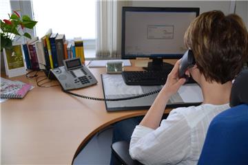 Im Gespräch oder Chat mit den Mitarbeitern der Telefonseelsorge kann man seine Sorgen teilen. Das Beratungsangebot ist vertraulich und anonym.