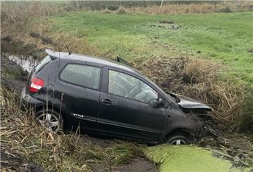 Im Graben endete die Autofahrt eines 20-Jährigen am Montagmorgen in Steinau.