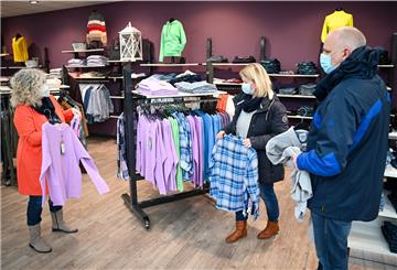 Im Happy Jeans Shop in Dorum gibt es „Date & Collect“.