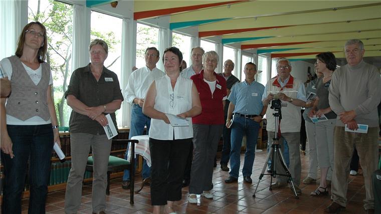 „Unser Dorf hat Zukunft“: Blick auf Nartum zehn Jahre danach Im Hause Kempowski tauchten die Mitglieder der Bewertungskommission in die Kultur ein, die Nartum in Fachkreisen nationale Bekanntheit verliehen hat.