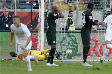 Im Hinspiel gegen Eintracht Frankfurt schoss Milot Rashica Werder Bremen in der 96. Minute zum 2:1-Sieg.