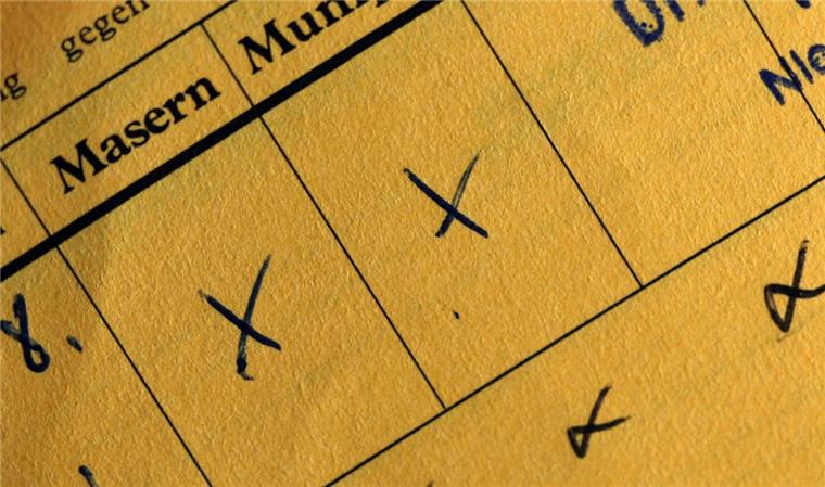 Im Impfbuch könnt ihr erfahren, ob ihr gegen die Masern geimpft seid.