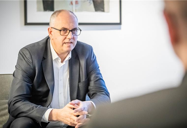 Im Interview stellte Regierungschef Andreas Bovenschulte (SPD) klar, dass das Land kräftig in die Häfen investieren will. Aber eine Übertragung der Hoheitsrechte auf Bremerhaven gibt es nicht.