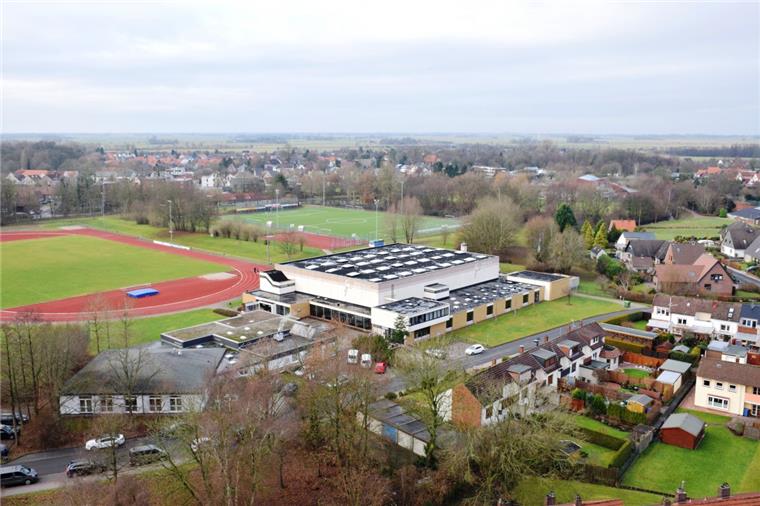 Gutachten: Sporthalle Mitte in Nordenham ist ein teurer Sanierungsfall Im Juli wurden die Brettschichtholzbinder der Sporthalle Mitte turnusgemäß untersucht. Dabei sind verschiedene Schäden festgestellt worden.