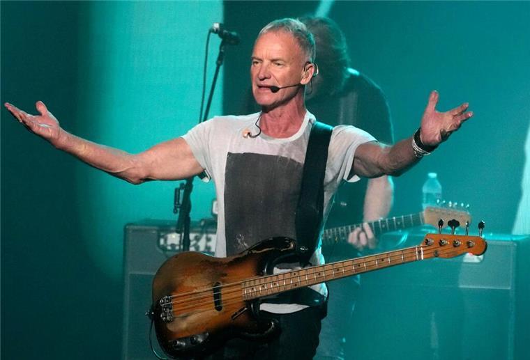 Im Juni und Oktober gibt Sting mit seinem Powertrio mehrere Konzerte in Deutschland. (Archivbild)