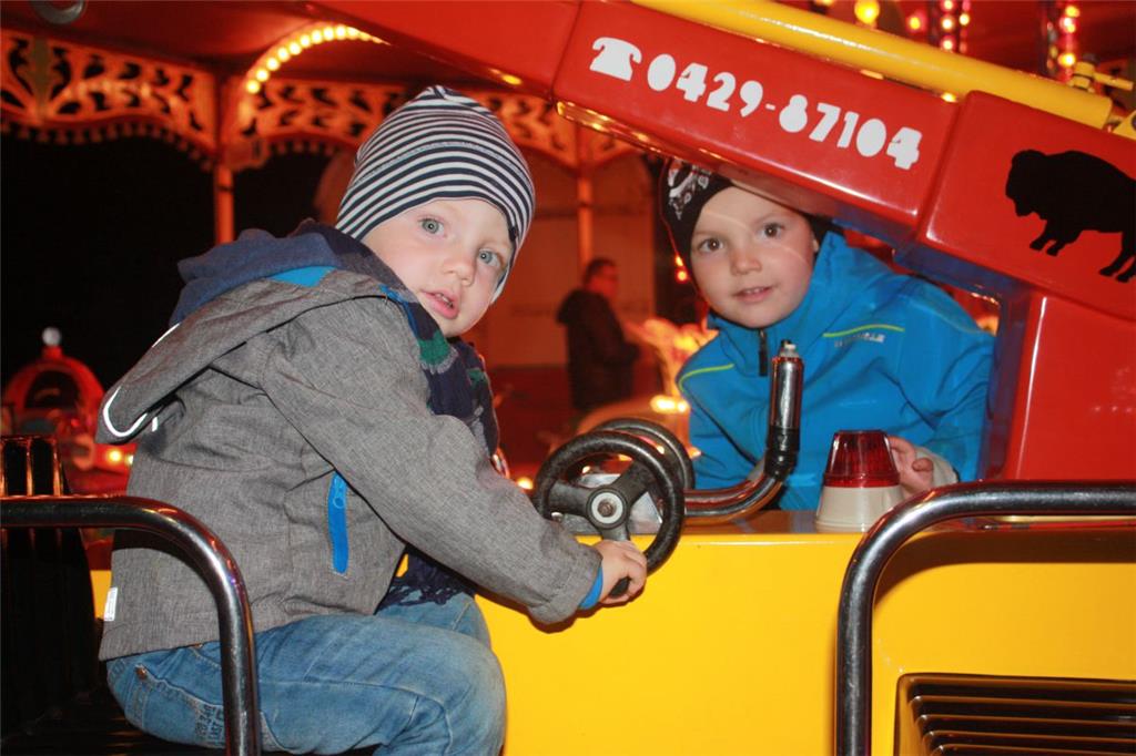 Im Karussell eine Runde drehen. Herbstmarkt Beverstedt. Foto: Rendelsmann