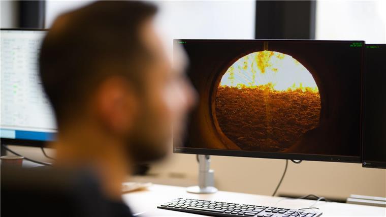 Neues Biomasse-Heizkraftwerk liefert Wärme für Hannover Im Kraftwerk wird das Altholz in mehreren Stufen getrocknet, entzündet und fast verbrannt.