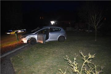 Im Kreis Verden hat ein betrunkener Autofahrer betrunken einen Unfall verursacht. 