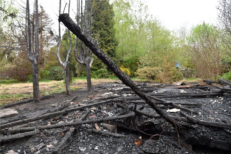 Bremerhaven: Geht die Brandserie im "Leher Dschungel" weiter? Im "Leher Dschungel" haben wieder Gartenhäuser gebrannt.