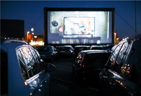 Im letzten Jahr hat Manuel Rohlfs ein Autokino auf dem Metro-Gelände in Debstedt betrieben. Jetzt soll es nach Bremerhaven kommen. Diesmal gibt es sogar eine große LED-Leinwand.