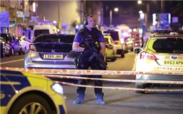 Im Londoner Stadtteil Finsbury Park hat es nach Polizeiangaben einen schweren Zwischenfall mit mehreren Opfern gegeben. Es gebe Berichte über ein Fahrzeug, das Passanten gerammt habe. 