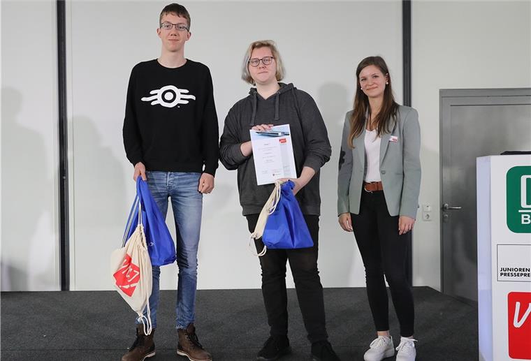 Die Arbeit der Schülerzeitung geht weiter Im März wurde die Schülerzeitung der Oberschule 1 in Nordenham „Aber hallo“ noch ausgezeichnet. Kurz darauf mussten sie durch Corona ihre Arbeit einstellen.