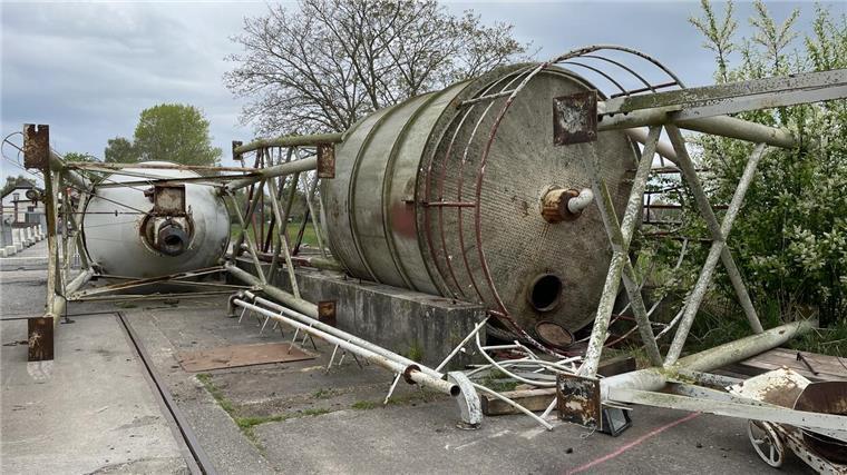 Warum Stollhamm noch immer ein Mobilfunkloch ist Im Mai 2022 waren auf dem Gelände der Raiffeisen-Warengenossenschaft an der Bahnhofstraße die Silos abgerissen worden - das letzte sichtbare Zeichen von Bemühungen um einen Mobilfunkmast in Stollhamm.