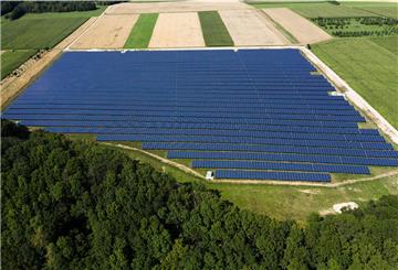 Im Moor bei Augustendorf könnte bis 2023 ein Solarpark entstehen. Die Pläne dafür wurden Anfang der Woche im Gnarrenburger Rathaus vorgestellt. 