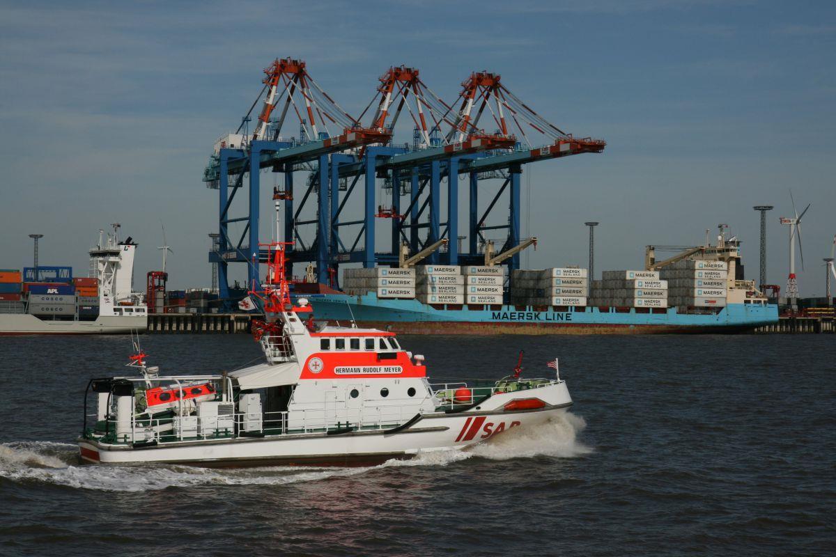 Segler vor Insel Mellum gerettet Im Nachteinsatz für einen Alleinsegler: die Seenotretter aus Bremerhaven mit dem Seenotrettungskreuzer "Hermann Rudolf Meyer".