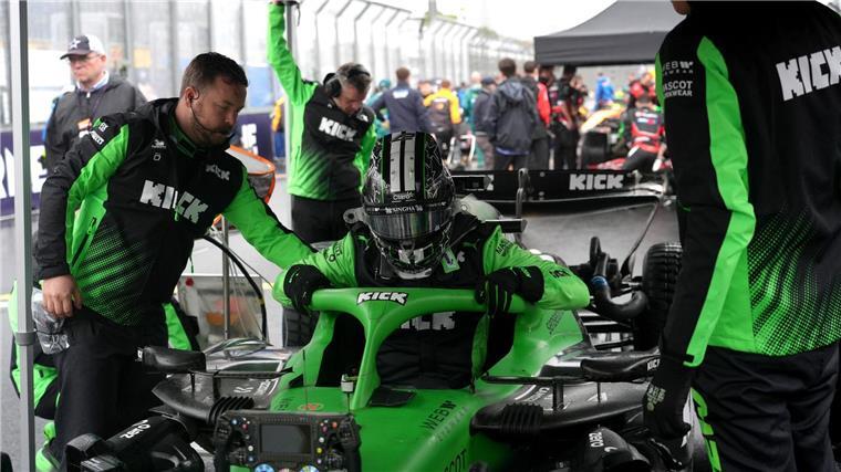 Im neuen Cockpit: Nico Hülkenberg soll im Sauber Aufbauarbeit für das künftige Audi-Team leisten.