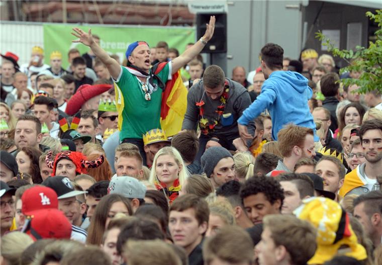 Public-Viewing in Bremerhaven und umzu Im Neuen Hafen wird es zur EM zwar kein Public Viewing geben. Aber darauf verzichten müssen die Bremerhavener trotzdem nicht.