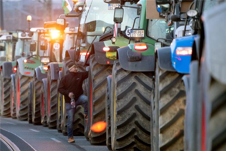 Im Norden beteiligen sich viele Landwirte an den Demos in Bremen und Hannover.