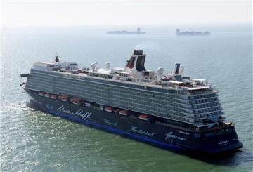Die "Mein Schiff 4" vor Wangerooge