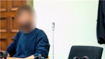 Ex-Frau des Flughafen-Geiselnehmers: Er dreht manchmal durch Im Prozess gegen den Hamburger Flughafen-Geiselnehmer sitzt der  Angeklagte im Landgericht im Sitzungssaal.