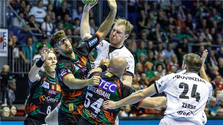 Im Punktspiel in Magddeburg hatte der THW die Nase vorn. Am 133. November treffen beide Teams in Kiel im Pokal aufeinander.