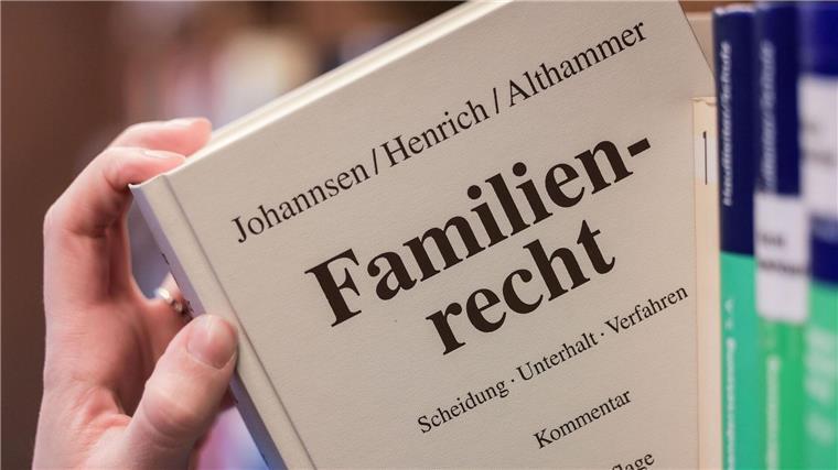 Immer weniger Ehepaare lassen sich in Niedersachsen scheiden Im Schnitt hielten Ehen in Niedersachsen 14 Jahre, bevor sie geschieden wurden. Rund 16 Prozent der Paare trennten sich sogar erst nach 25 oder mehr Ehejahren. (Symbolbild)