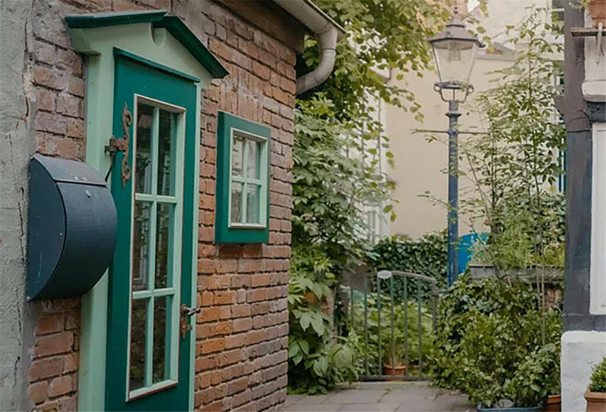 Fynn Kliemann erwartet den ersten Gast im kleinsten Haus Deutschlands Das kleinste Haus Deutschlands