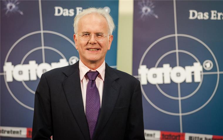 Tatort: "Dirty Harry" wechselt auf die gute Seite Im Schwarzwald macht sich Harald Schmidt als Tatort-Kommissar auf die Suche nach Kriminellen. Foto dpa