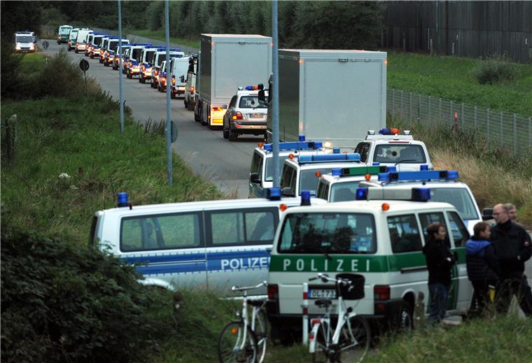 Arbeitskreis Wesermarsch übt Kritik an möglichem Atomtransport Im September 2012 wurde der Atomtransport von Nordenham nach Grohnde mit Spezial-Lastwagen abgewickelt.