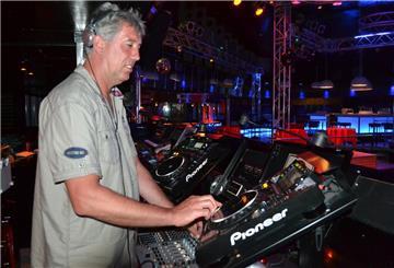 Im Sommer 2013 legte DJ Jan Steinwart bereits mehr als 30 Jahre in der Disco Pam Pam in Hagen auf. Mittlerweile sind es bereits über 40 Jahre. 