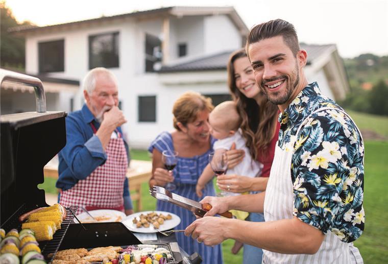 Grillparty, Grillen, Freunde, Familie, Gemüse, Fleisch, Obst, Marinaden