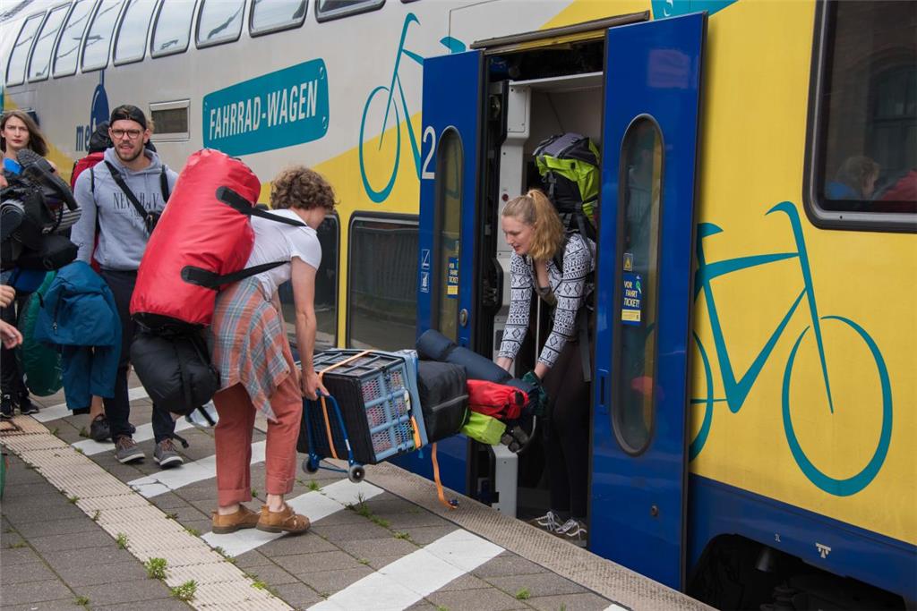 Im Sonderzug nach Scheeßel: Die An- und Abreise mit dem Metronom ist im Eintritt...