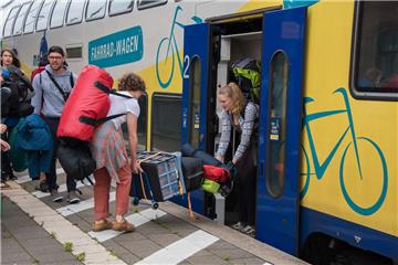 Im Sonderzug nach Scheeßel: Die An- und Abreise mit dem Metronom ist im Eintritt...