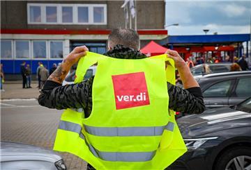 Im Tarifstreit der Seehäfen wird wieder gestreikt.