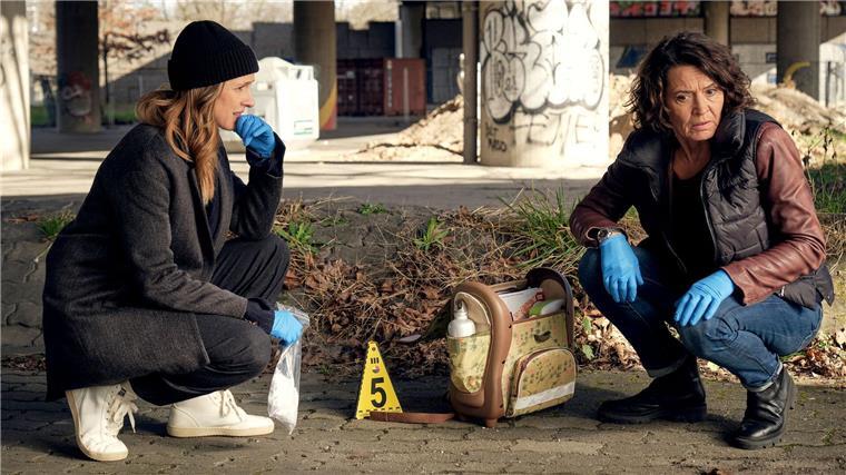 Düsterer „Tatort“ zum Jahresstart: Lügen haben lange Beine Im „Tatort“-Krimi „Der Stelzenmann“ geht es gruselig zu.